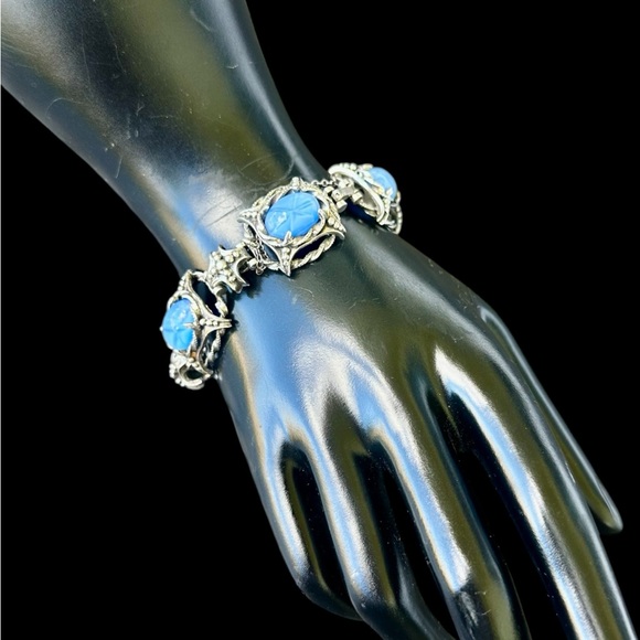 Vintage Sterling silver eye tigers blue stone bracelet ornate Repousse